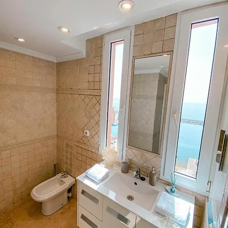 Nuevo ático Con Piscina Privada Y Vistas Al Mar En Apartamento